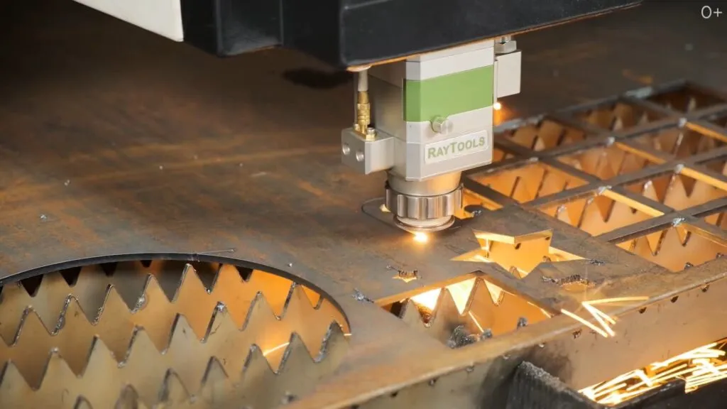 cutting-metall-with-laser
